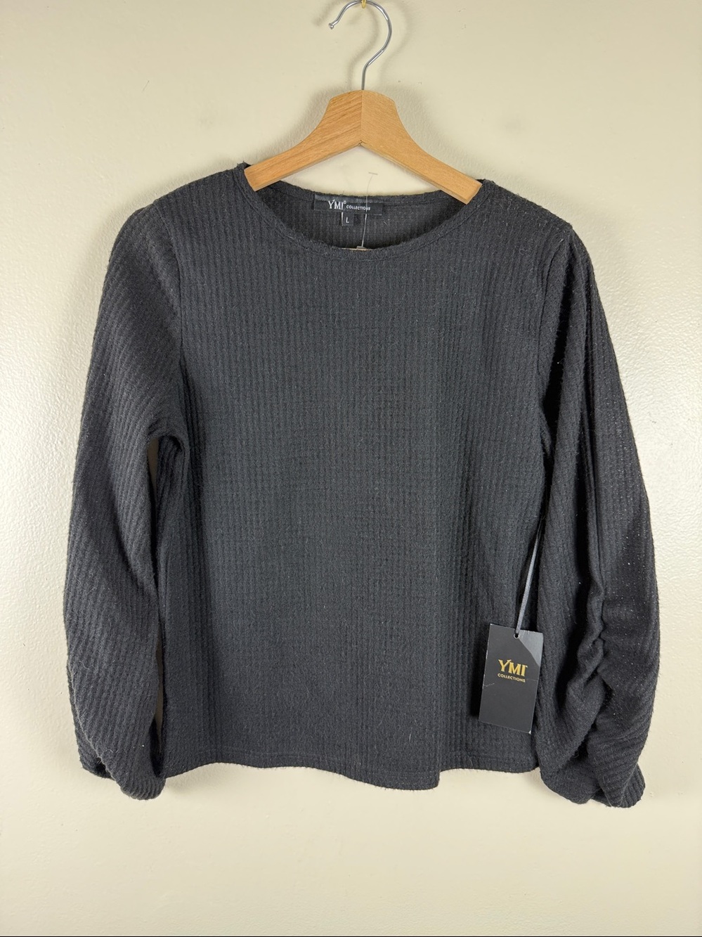 NEW YMI Black Scrunched Sleeve Top Jrs Large